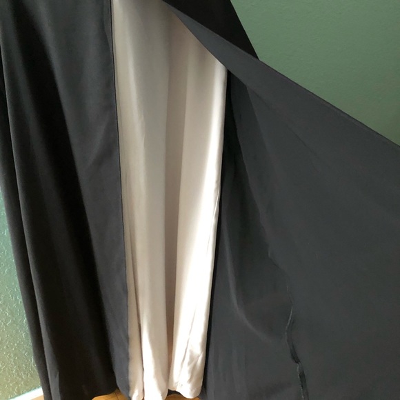 Beautiful jumpsuit, elegant….. size M- L ……..excellent condition….like new. - Picture 5 of 15